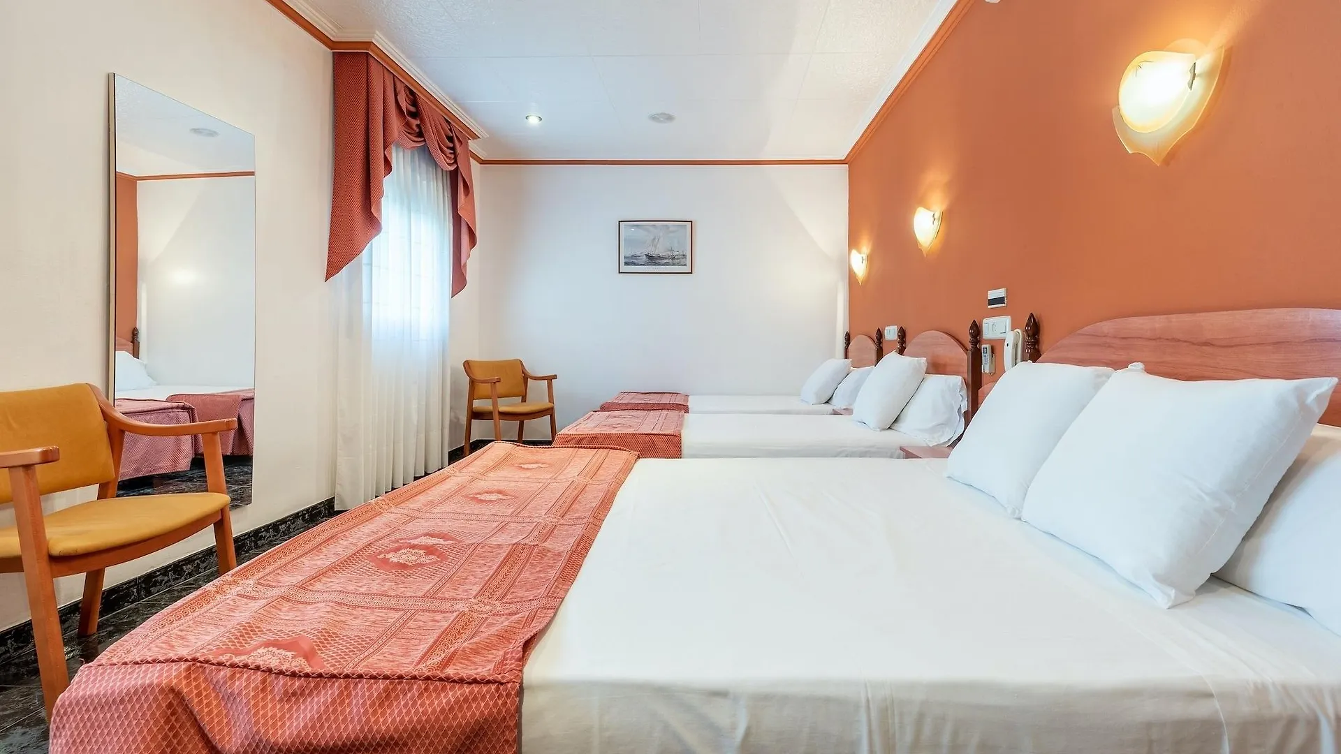 Hotel Canada タラゴナ 3*,